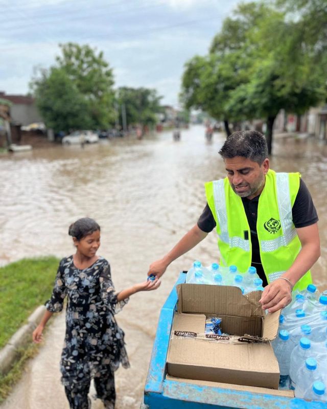 Khalsa Aid volunteers in Flood Affected Areas Khalsa Aid volunteers in Flood Affected Areas