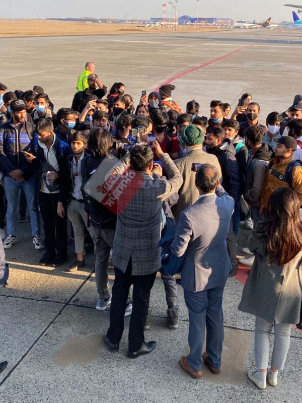 Union Minister Hardeep Singh Puri Meets Indian Students