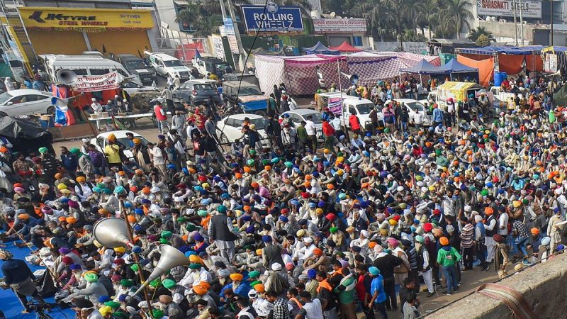 FIR lodged against farmers sitting on Singhu Border red light