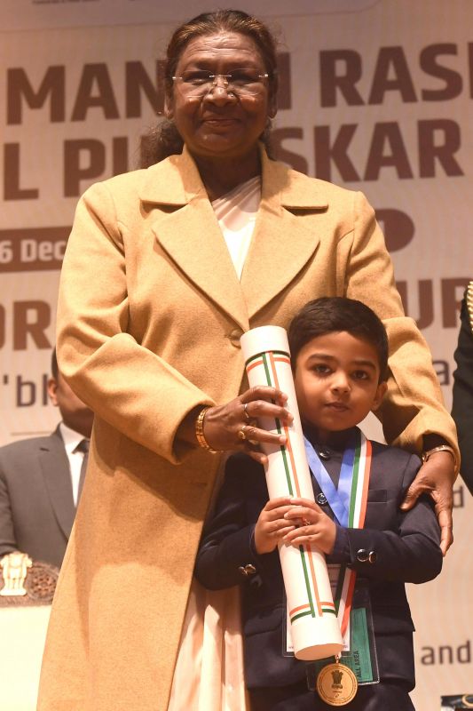 President Draupadi Murmu honored 17 children with child awards President Draupadi Murmu honored 17 children with child awards