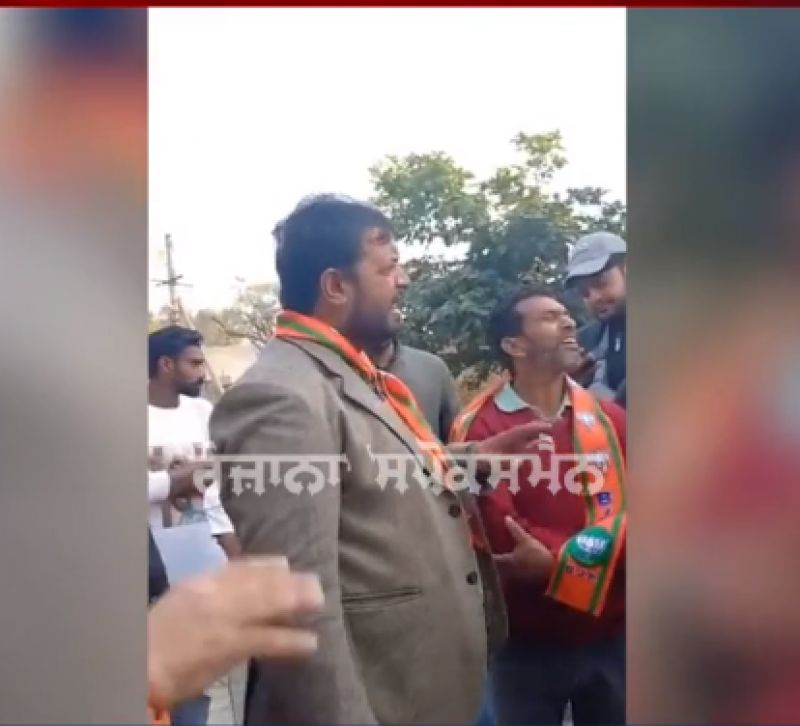 Farmers oppose BJP workers Farmers oppose BJP workers