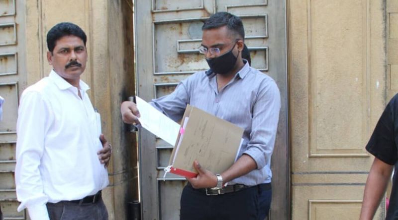 NCB Visits Shah Rukh Khan's Mumbai House 'Mannat' 