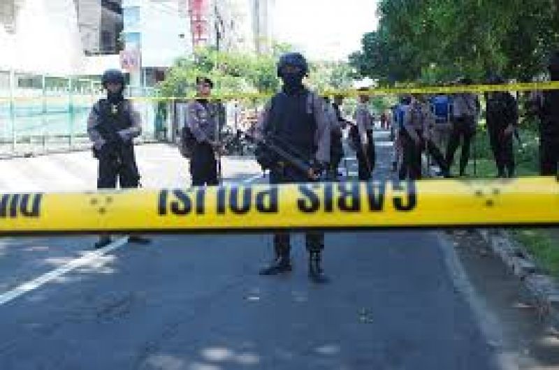 indonasia bomb blast near police station, 3 dead