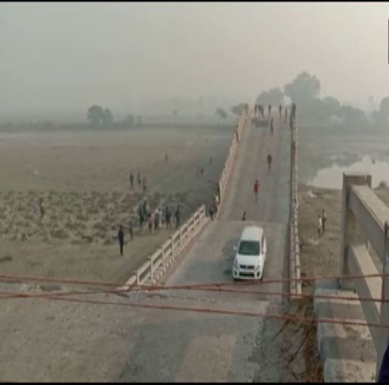 A bridge on the river Ramganga in UP suddenly collapsed A bridge on the river Ramganga in UP suddenly collapsed
