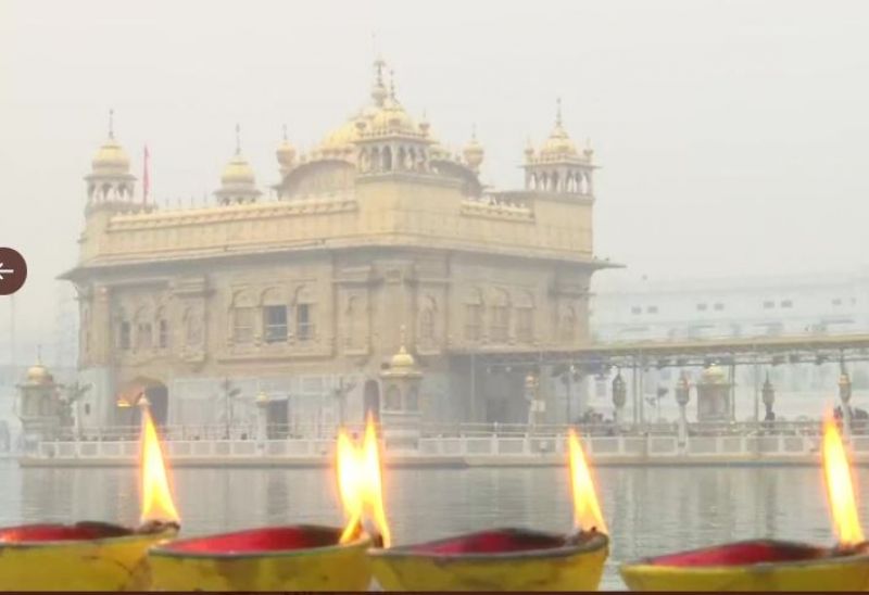 Devotees offer prayer at darbar sahib 