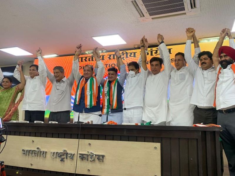 BJP leader Yashpal Arya joined the Congress along with his son