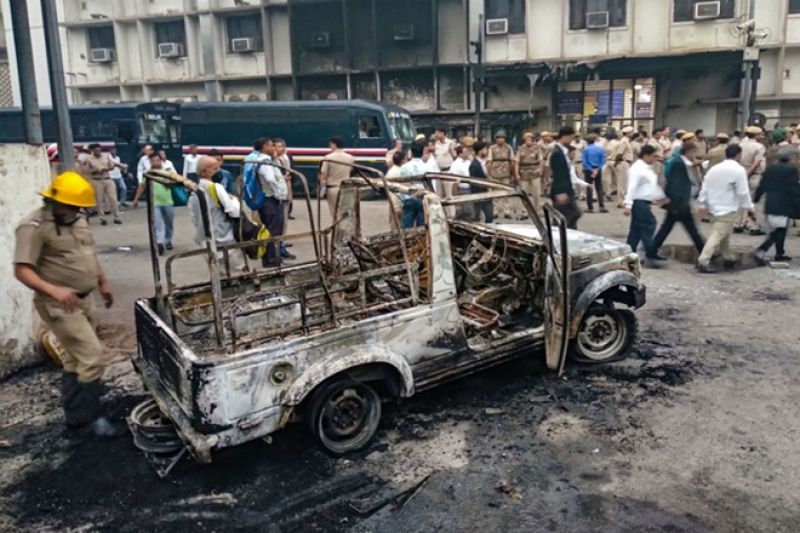 Tis Hazari Court violence: Delhi HC issues notices to Centre, Bar council, Delhi govt