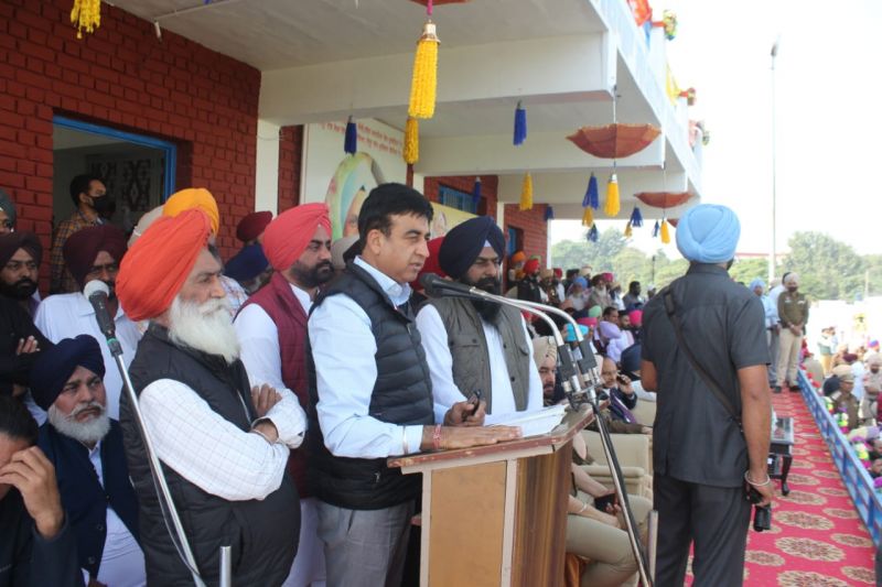 Transport Minister pays tribute to legendary revolutionary on 106th martyrdom day, visits ancestral house