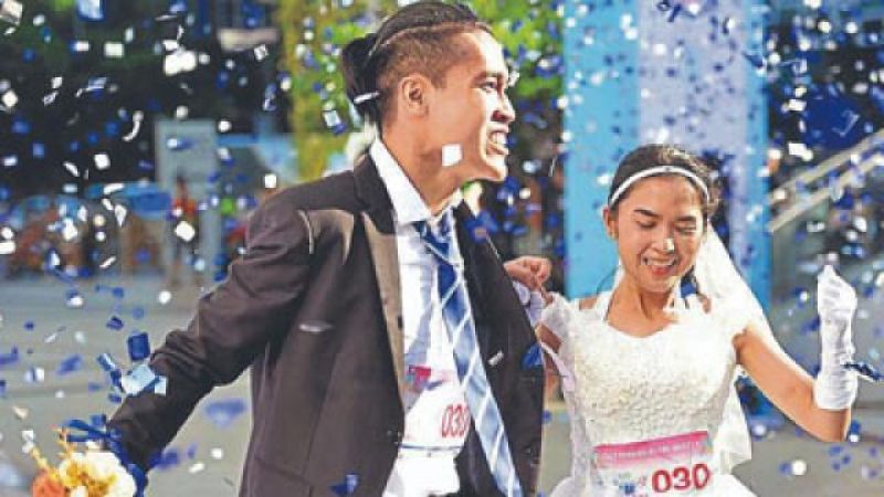 The brides race for a reward of 71 lakhs