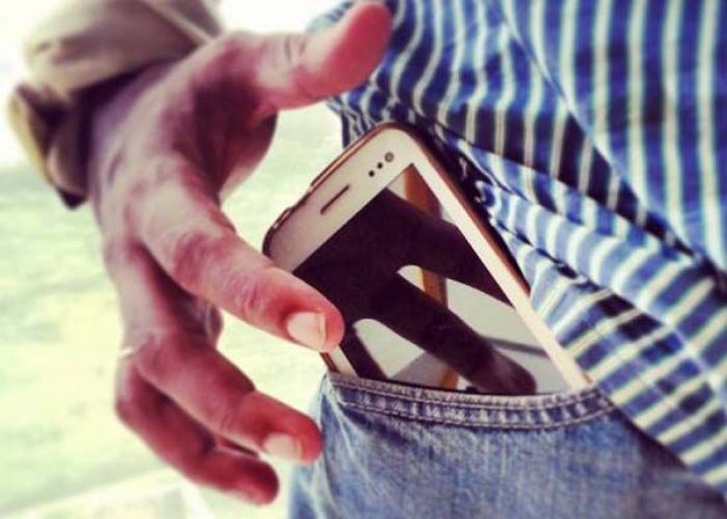 Mobile thieves arrested