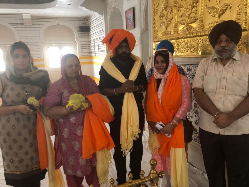Sikh offered diamond studded kalgi at takht Sri Patna Sahib Sikh offered diamond studded kalgi at takht Sri Patna Sahib