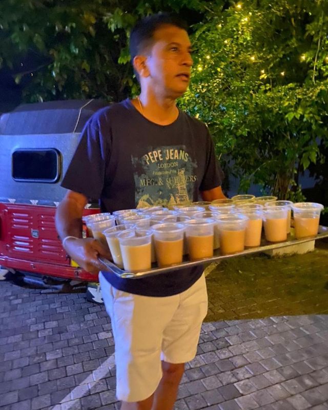 Former Sri Lankan cricketer distributes tea to needy