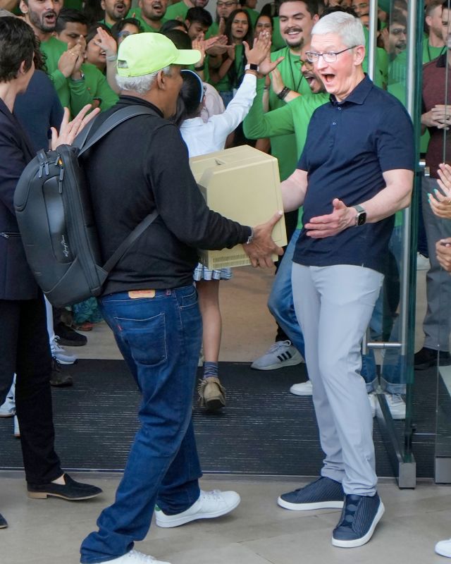 CEO Tim Cook opens doors of first Apple Store in India CEO Tim Cook opens doors of first Apple Store in India