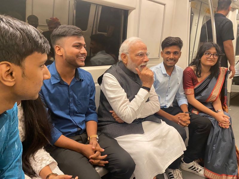 Prime Minister Narendra Modi traveled in Delhi Metro