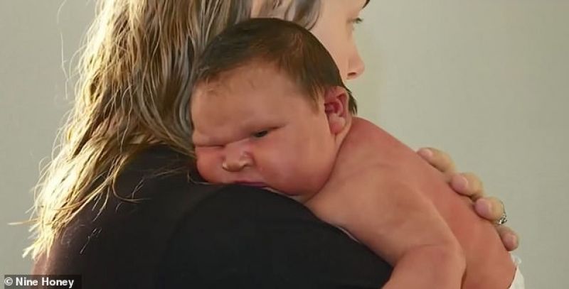 Australian woman gives birth to almost 6kg baby girl
