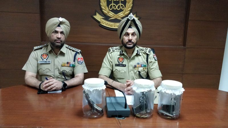 Punjab Police arrested the accused with 3 pistols and weapons