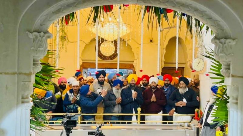 Chief Minister Charanjit Channi paying obeisance at Gurdwara Sri Fatehgarh Sahib