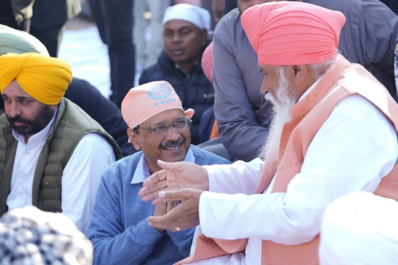 Arvind Kejriwal and Bhagwant Mann pay obeisance at Dera Sachkhand Ballan