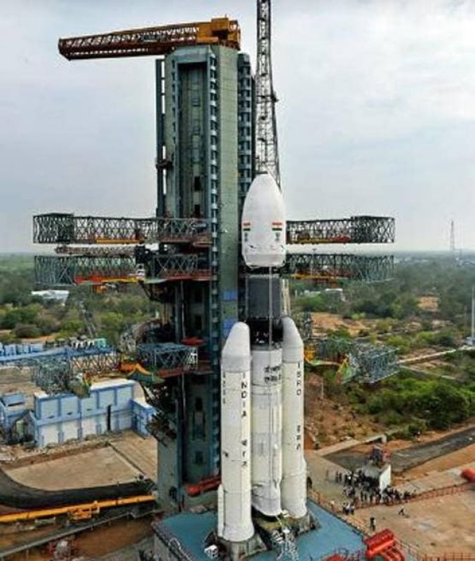 Chandrayaan 2 vikram lander loses contact know moon missions of us russia