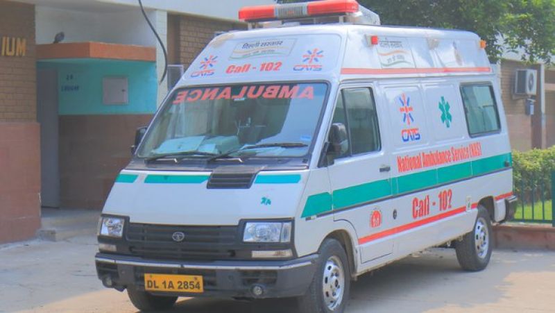 The rich made the ambulance taxi, the heavy traffic passing in minutes