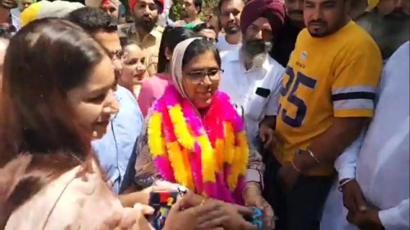  MLA Sarvjit Kaur Manunke inaugurated the 'Aam Aadmi Mohalla Clinic'