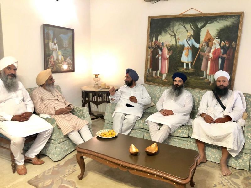 Sukhjinder Singh Randhawa calls on Baba Sarbjot Singh Bedi