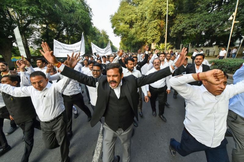 Lawyers and police clash 