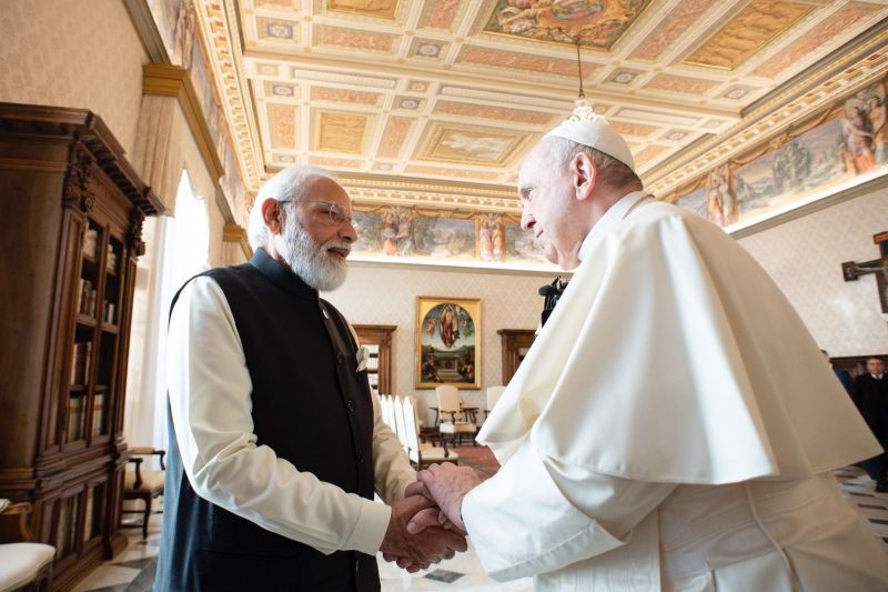 PM Modi meets Pope Francis in Vatican City