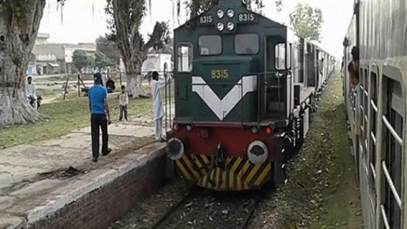 Three dies in train accident in Pakistan