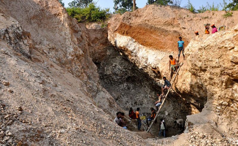 Over 5,000 children abandon education in mica mines of Jharkhand 