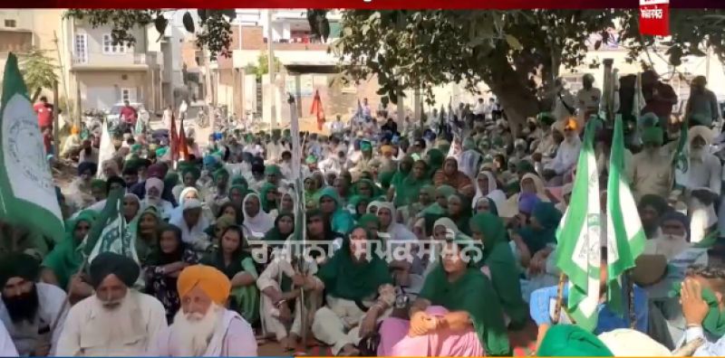 Farmers Protest outside police station in Barnala  Farmers Protest outside police station in Barnala