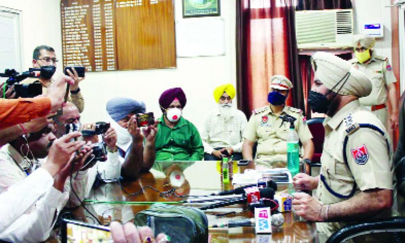 ਨਾਕੇ 'ਤੇ ਤੈਨਾਤ ਪੁਲਿਸ ਪਾਰਟੀ ਨਾਲ ਭਿੜੇ ਦੋ ਨੌਜਵਾਨ