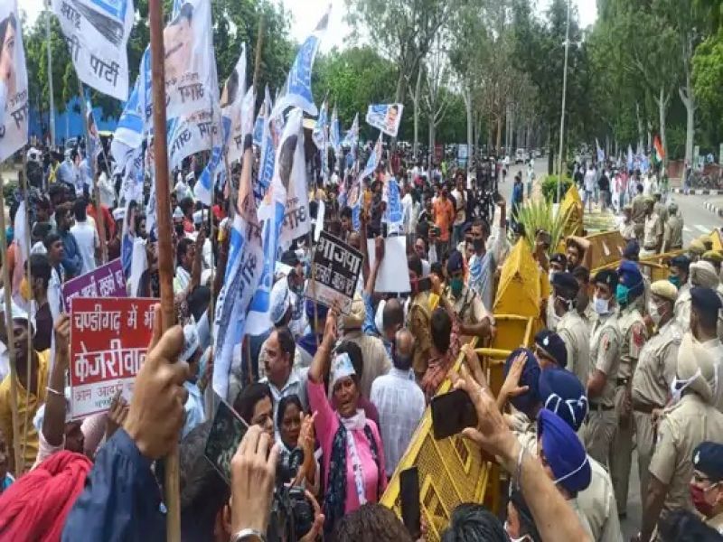 AAP Protest against Chandigarh Municipal Corporation