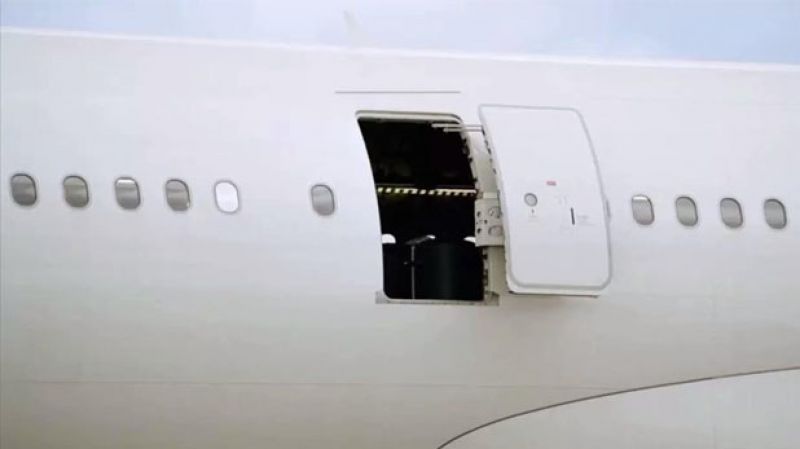 Passenger opens Plane emergency Door