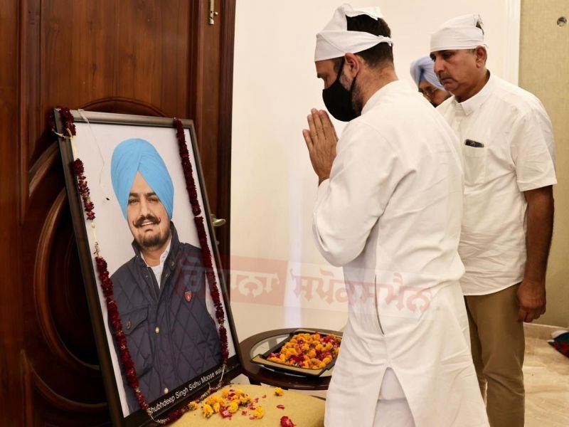 Rahul Gandhi meets Sidhu Moose Wala's family 