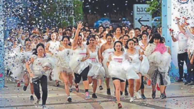 The brides race for a reward of 71 lakhs