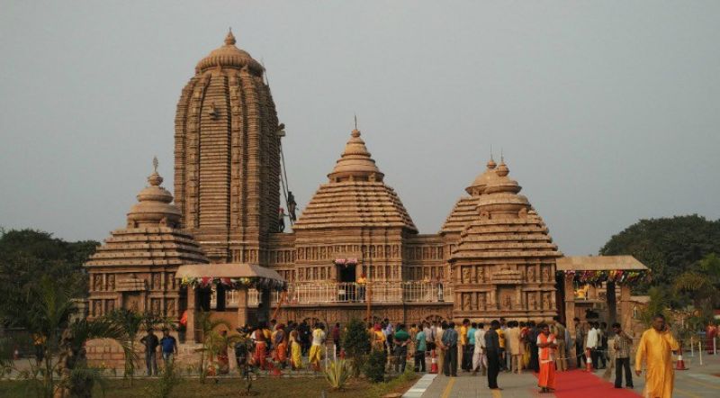 worshippers at jagannath temple 