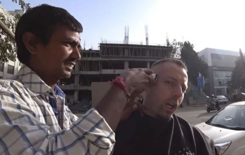 Harald Baldr  gave 400 dollar to Ahmadabad barber 