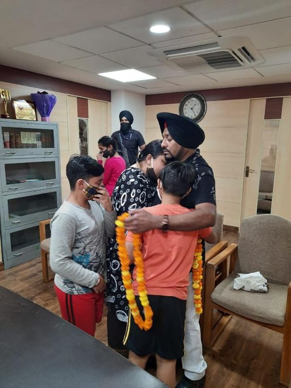 Lahimbar Hussainpuri With Children 