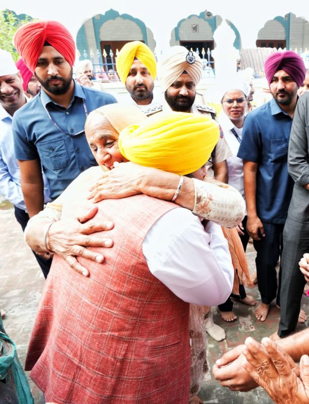 CM Bhagwant Mann paid obeisance at Satoj village CM Bhagwant Mann paid obeisance at Satoj village