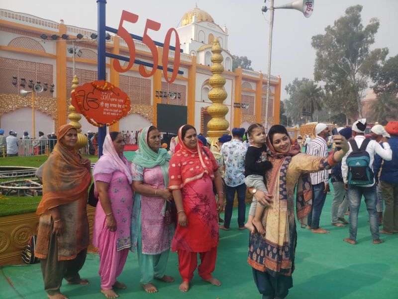 Logo of 550th Parkash Purab celebrations become hits as selfie point
