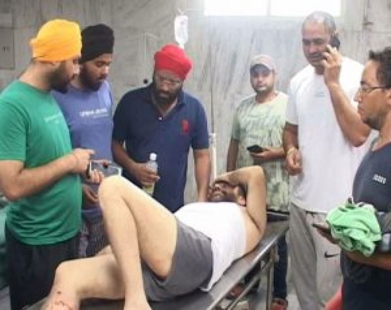 Congress leader shot by strangers