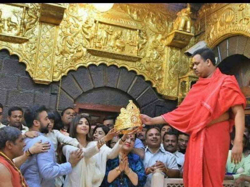 Shilpa Shetty donates a gold crown