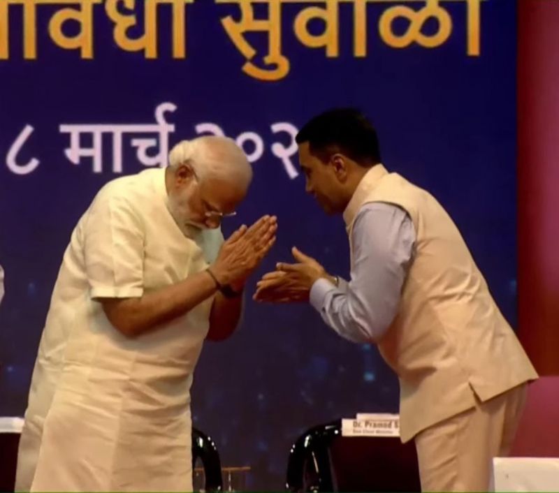 PM Modi and CM Pramod Sawant PM Modi and CM Pramod Sawant