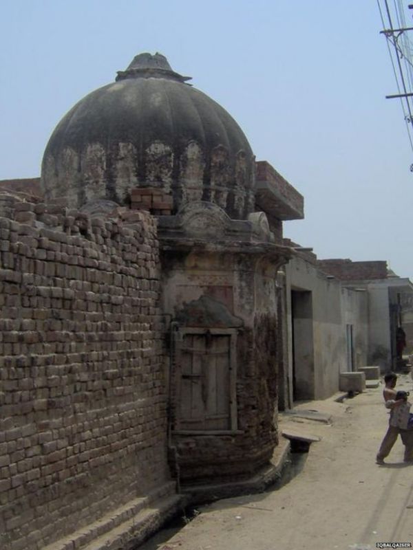 Niaz Beg Historical Mandir