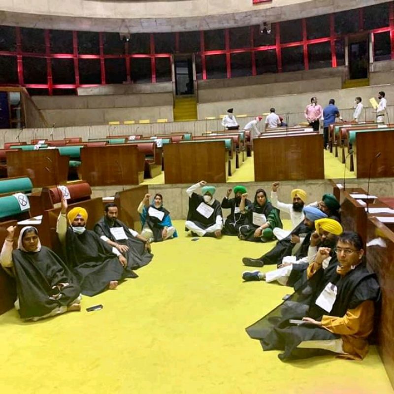 App protest inside vidhan sabha 