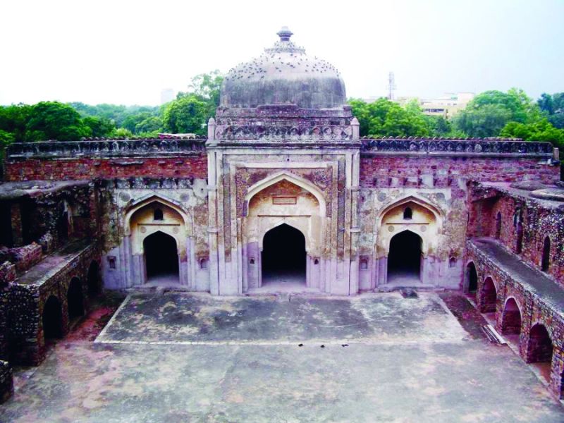 Delhi's first mosque. Quwwat-ul-Islam