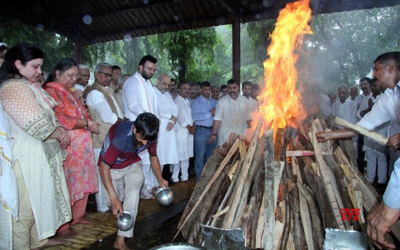 Babul Supriyo Among 11 Whose Phones Stolen At Arun Jaitley's Funeral Babul Supriyo Among 11 Whose Phones Stolen At Arun Jaitley's Funeral