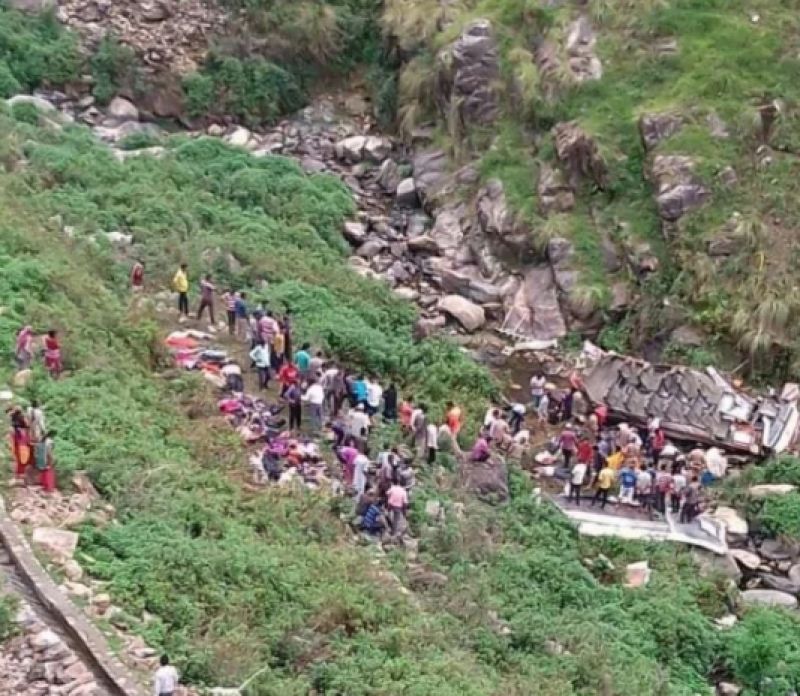 Bus falls in Uttrakhand 
