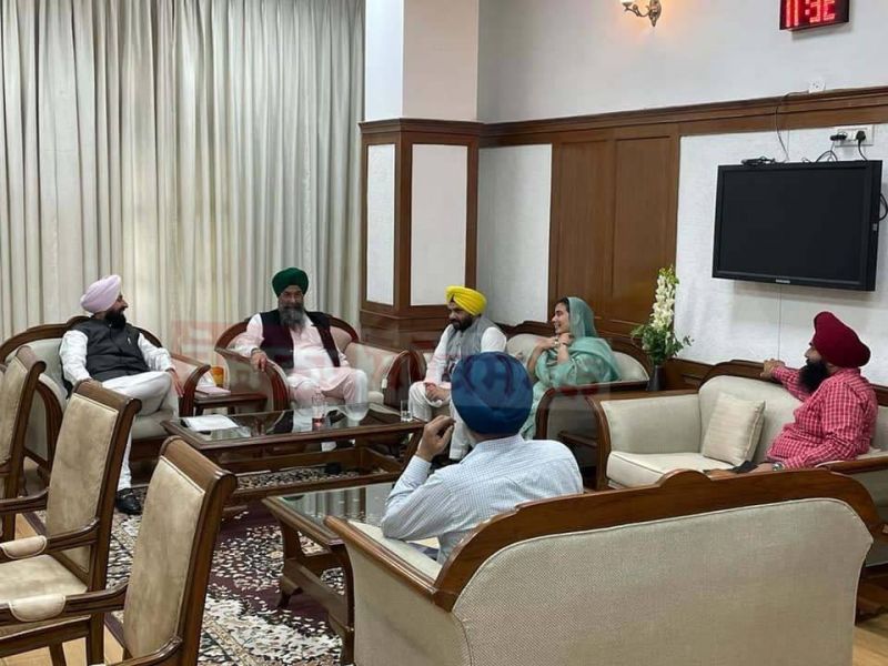 Kultar Singh Sandhwan Reviews Meeting of the Committee on Computerization and Digitization